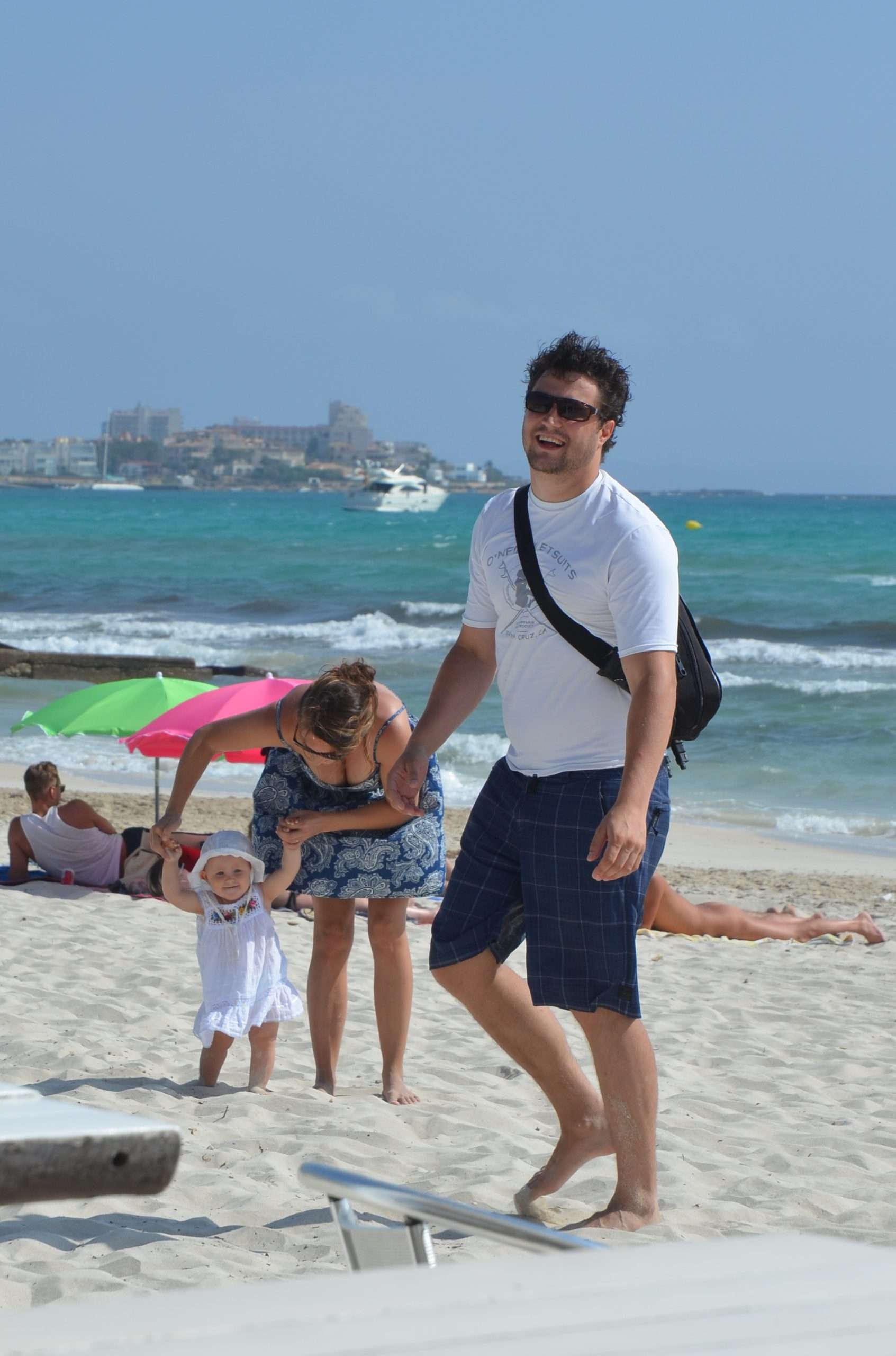 Familia con niños disfrutando de la playa de Es Trenc